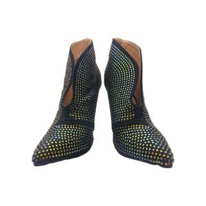 Liliana sparkle heels 4inch, size 7 ankle‎ height, has one missing rhinestone